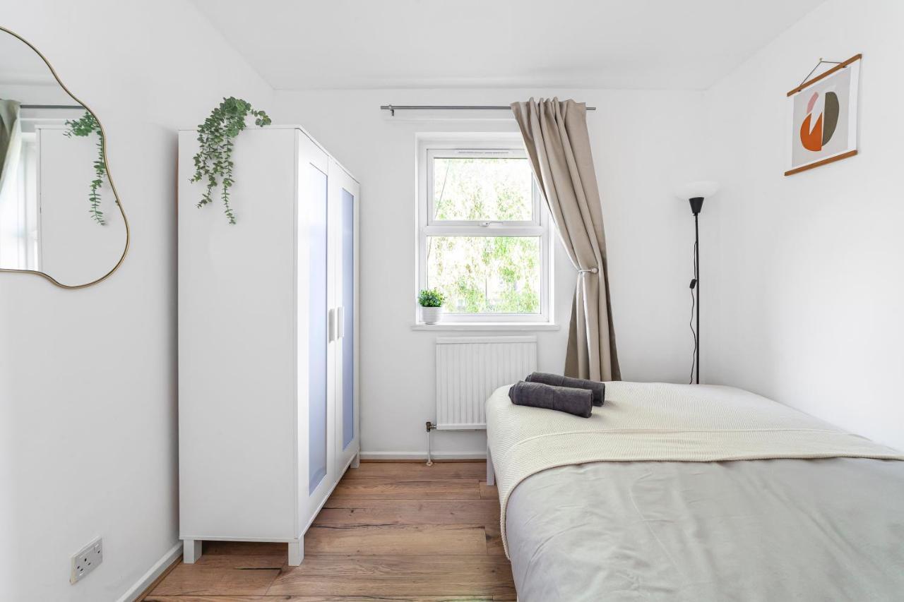 Arte Stays - 3-Bedroom Bright House London, Haggerston, Garden, Parking, 8 Min Walk To Haggerston Station, Weekly Or Monthly Stays, Serviced Accommodation - 7 Guests Buitenkant foto