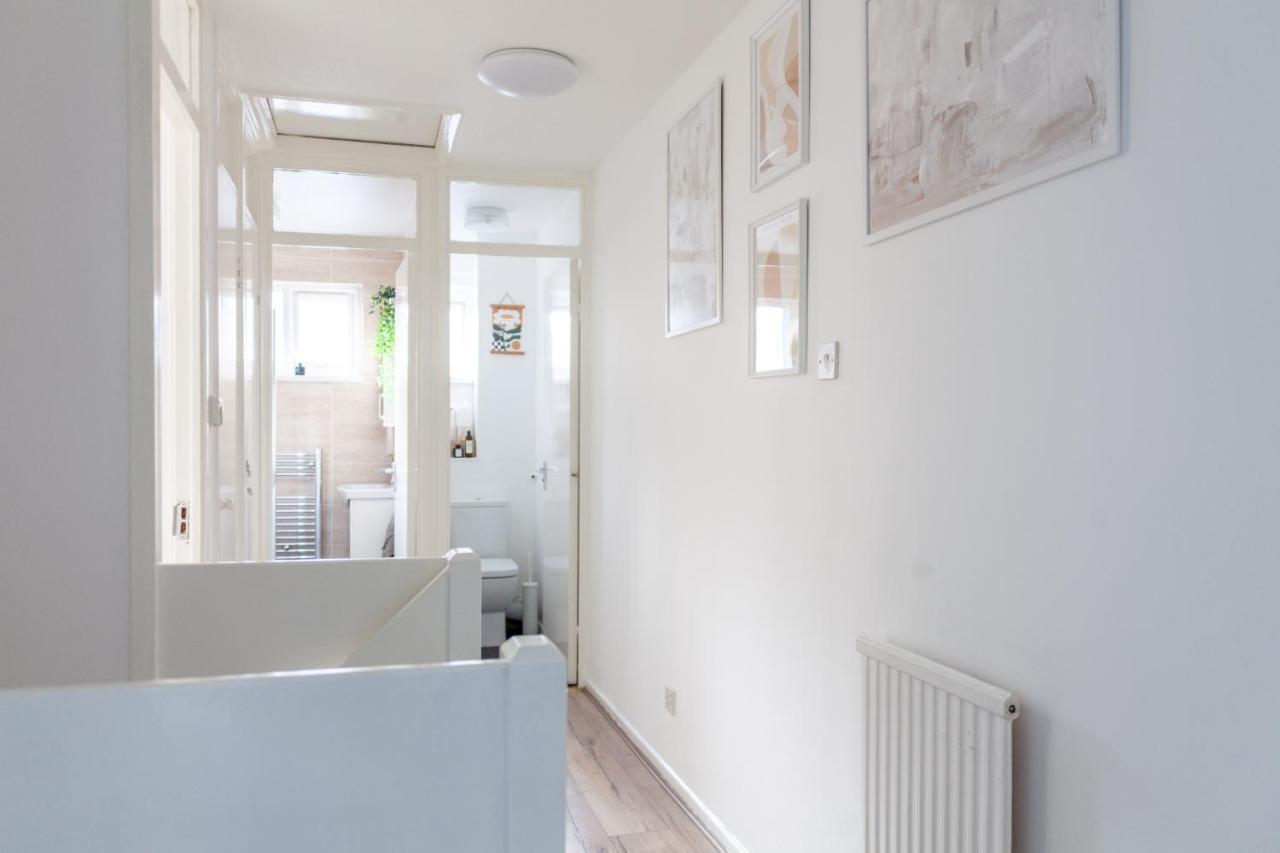 Arte Stays - 3-Bedroom Bright House London, Haggerston, Garden, Parking, 8 Min Walk To Haggerston Station, Weekly Or Monthly Stays, Serviced Accommodation - 7 Guests Buitenkant foto
