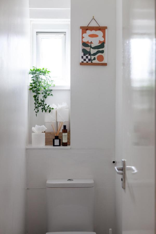Arte Stays - 3-Bedroom Bright House London, Haggerston, Garden, Parking, 8 Min Walk To Haggerston Station, Weekly Or Monthly Stays, Serviced Accommodation - 7 Guests Buitenkant foto