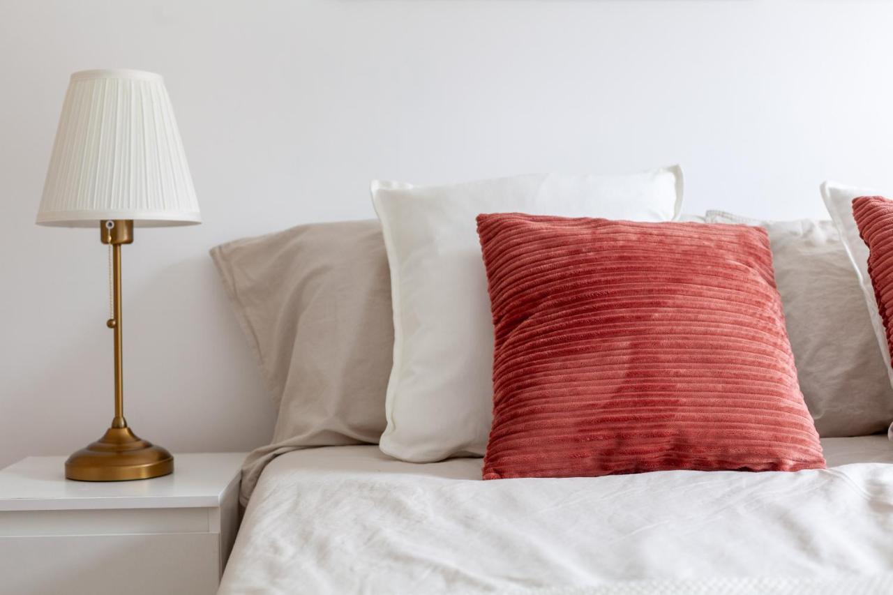 Arte Stays - 3-Bedroom Bright House London, Haggerston, Garden, Parking, 8 Min Walk To Haggerston Station, Weekly Or Monthly Stays, Serviced Accommodation - 7 Guests Buitenkant foto