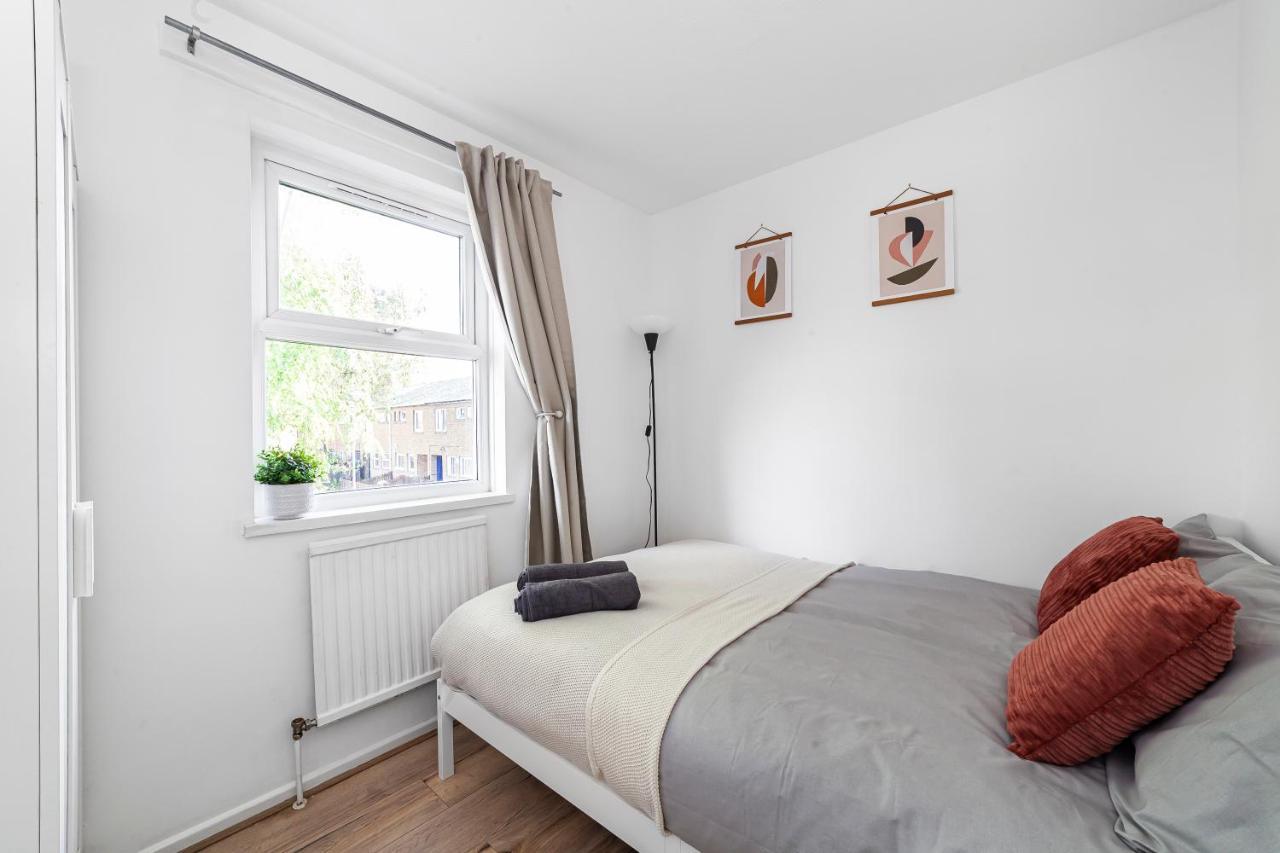Arte Stays - 3-Bedroom Bright House London, Haggerston, Garden, Parking, 8 Min Walk To Haggerston Station, Weekly Or Monthly Stays, Serviced Accommodation - 7 Guests Buitenkant foto