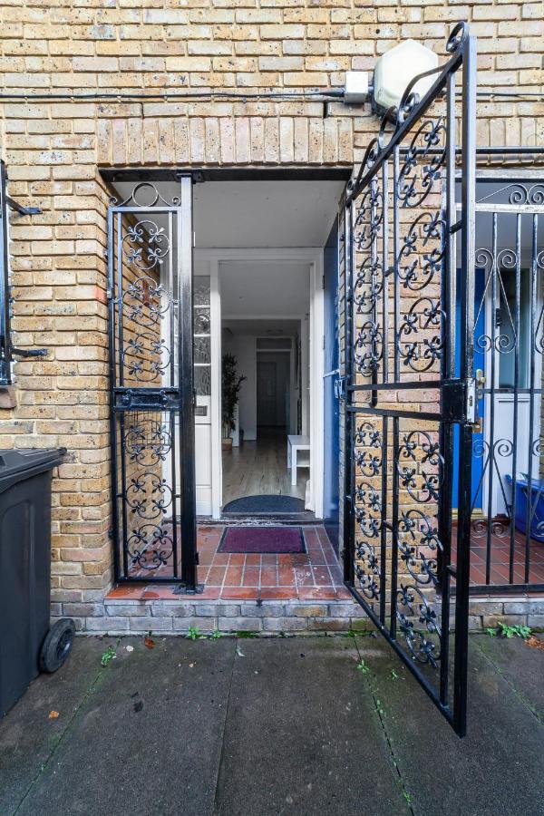 Arte Stays - 3-Bedroom Bright House London, Haggerston, Garden, Parking, 8 Min Walk To Haggerston Station, Weekly Or Monthly Stays, Serviced Accommodation - 7 Guests Buitenkant foto