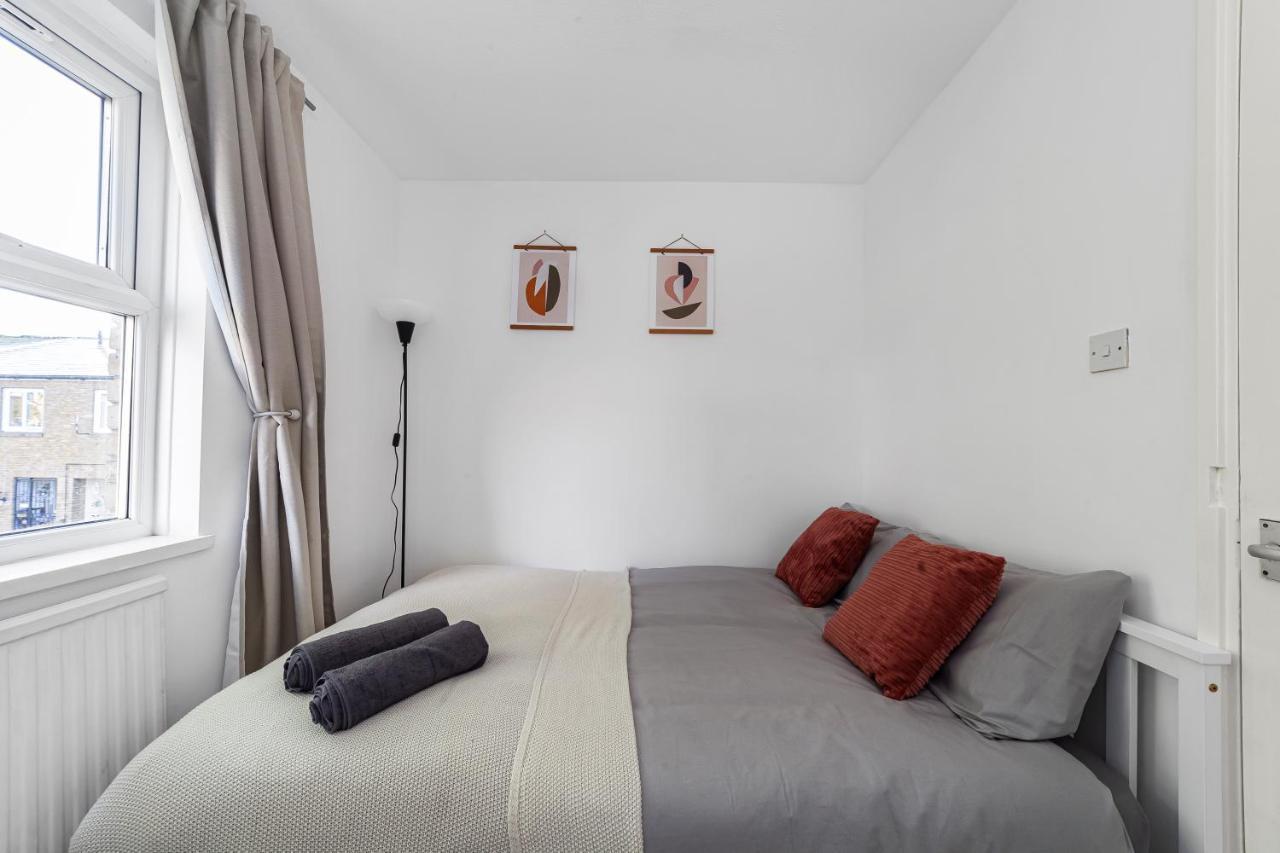 Arte Stays - 3-Bedroom Bright House London, Haggerston, Garden, Parking, 8 Min Walk To Haggerston Station, Weekly Or Monthly Stays, Serviced Accommodation - 7 Guests Buitenkant foto